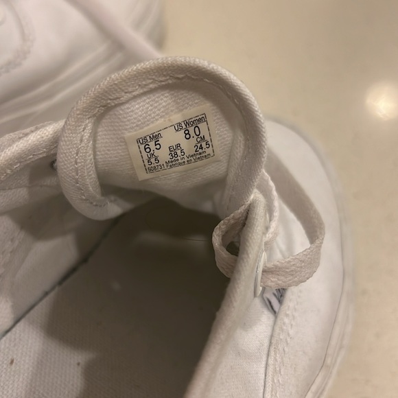 Vans Authentic Classic White lace up. Only worn a few times so quite new - Picture 3 of 3